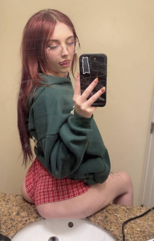 Hi 👋, it’s your girl Megan . Send me a DM on TELEGRAM 🍑💦🍆🤭 - Image 2